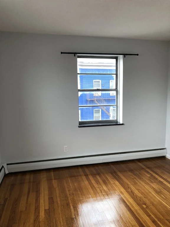 685 Moody St, South Side