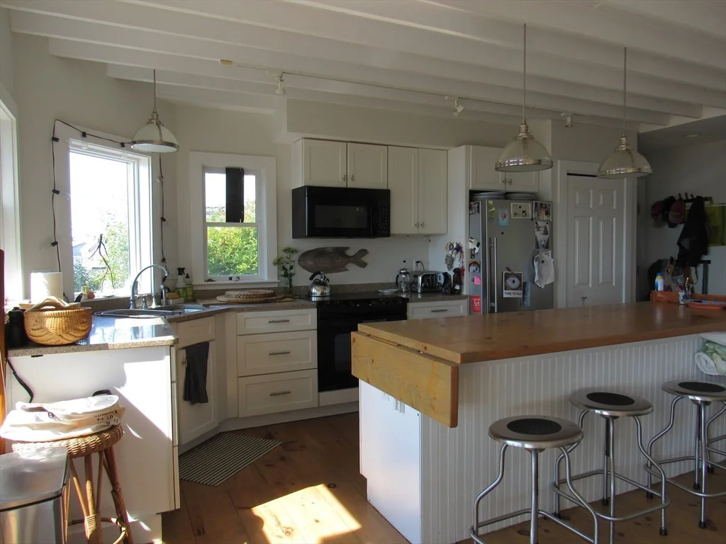 39 River Rd, Little Neck