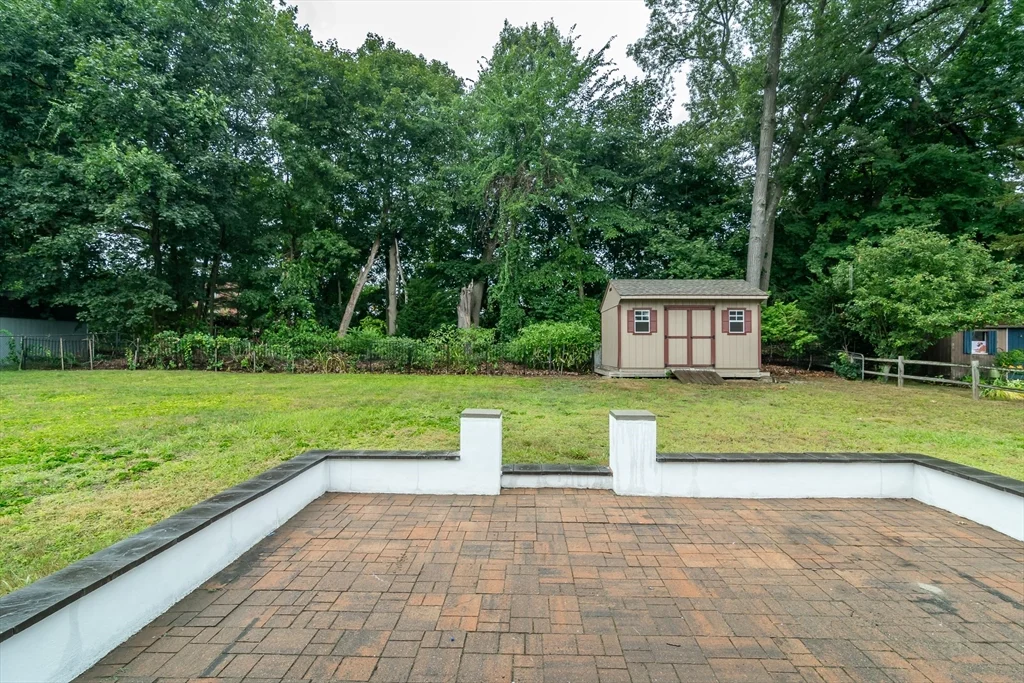 22 Wethersfield Rd, Natick