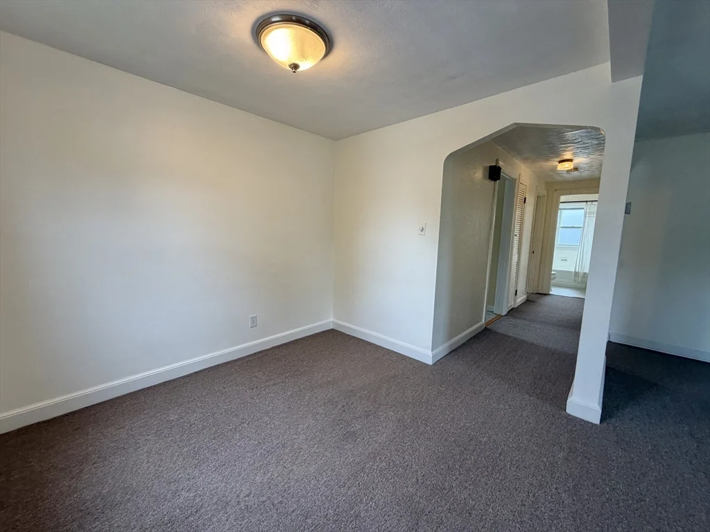 17 Hatfield Rd, West Newton