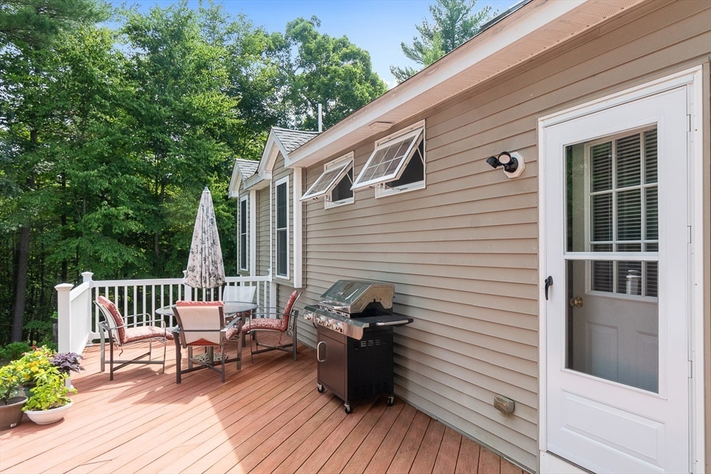 7 Charles Pl, Pepperell