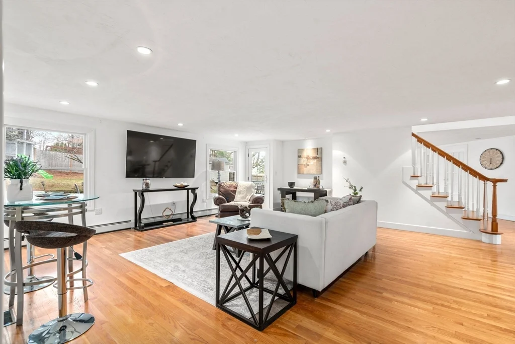 850 Dedham St, Newton