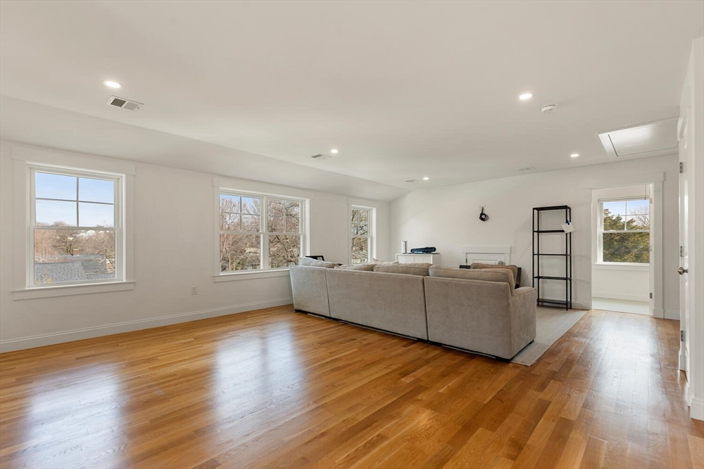 40 Foley Beach Rd, Hingham