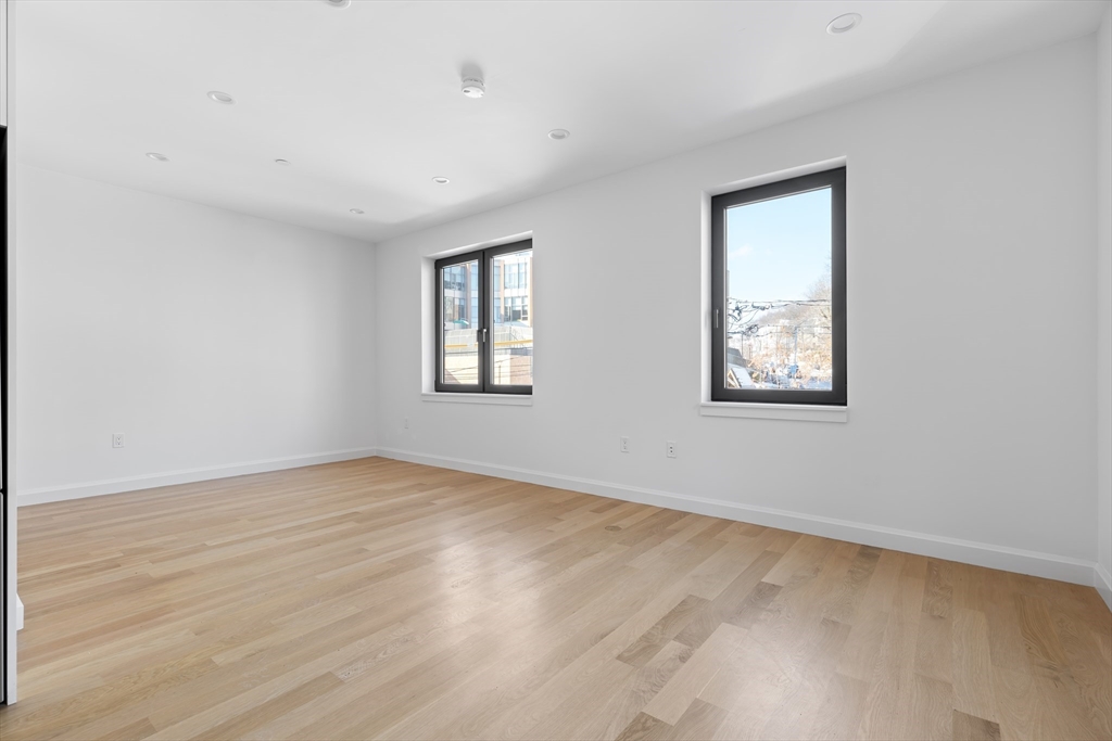 1618 Beacon St, Brookline