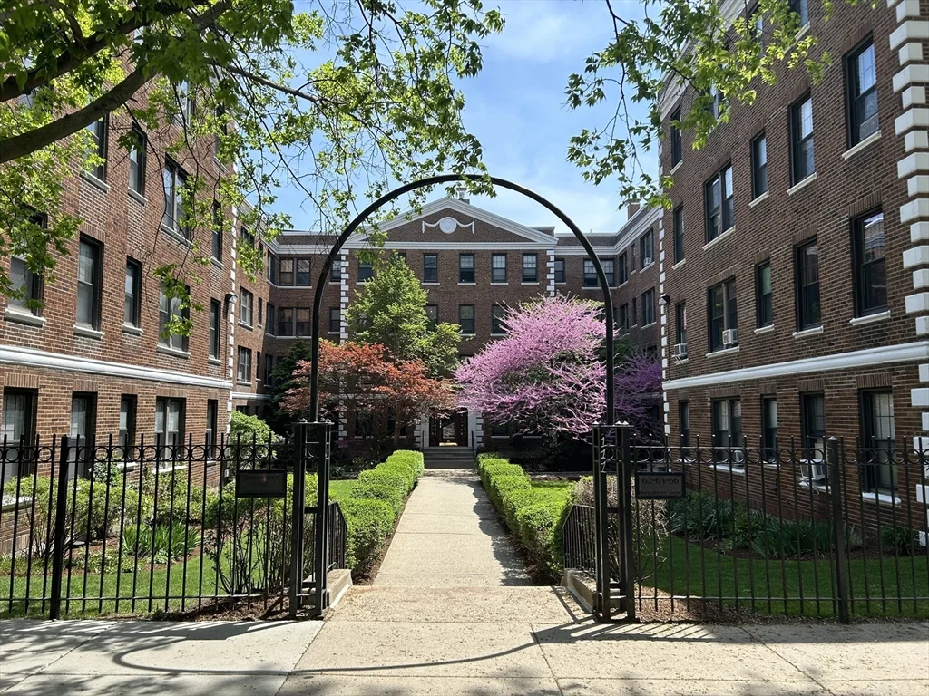 62 Queensberry St, Fenway