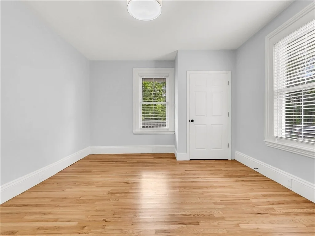 186 Main St, Wayland