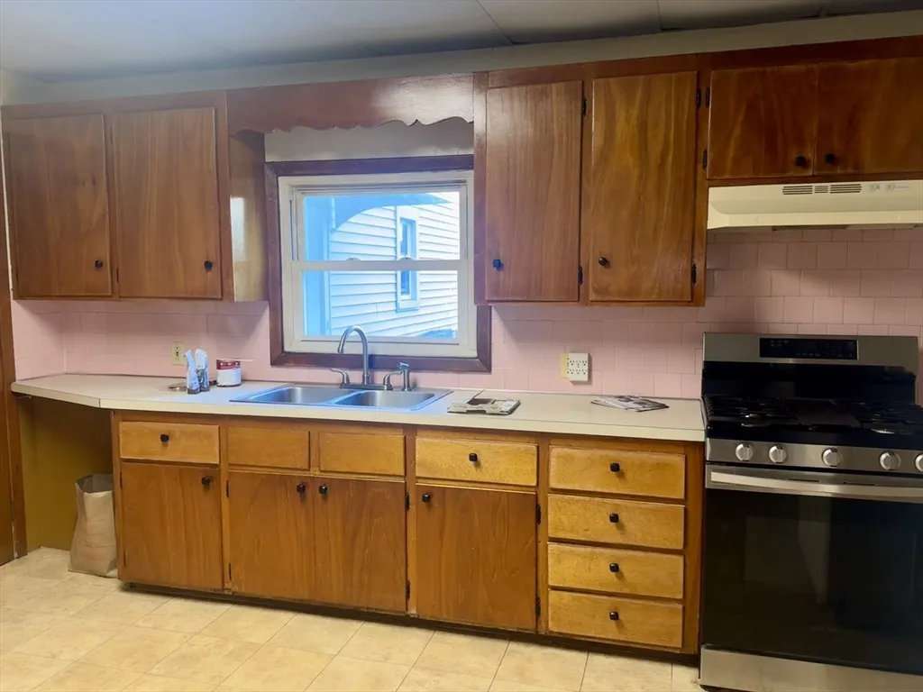 148 Maxfield St, North