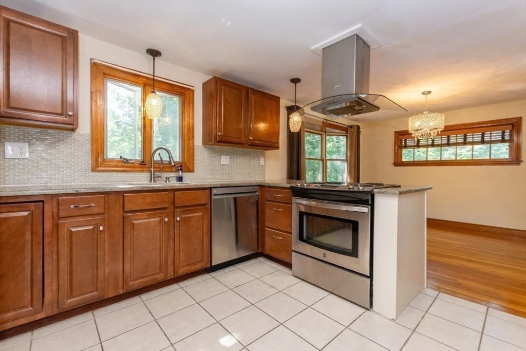 15 Lexington St, Burlington