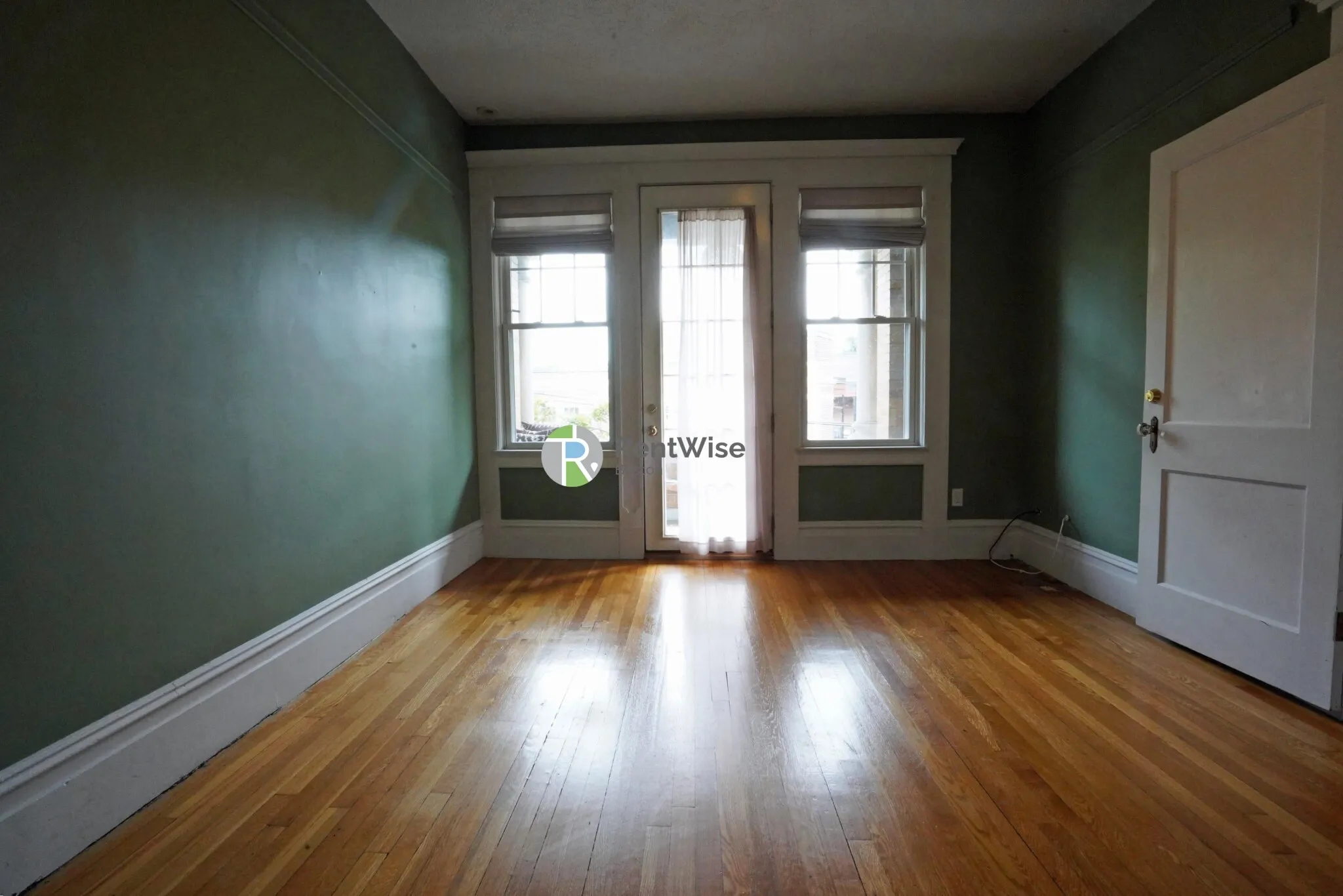 94 Naples Rd, North Brookline
