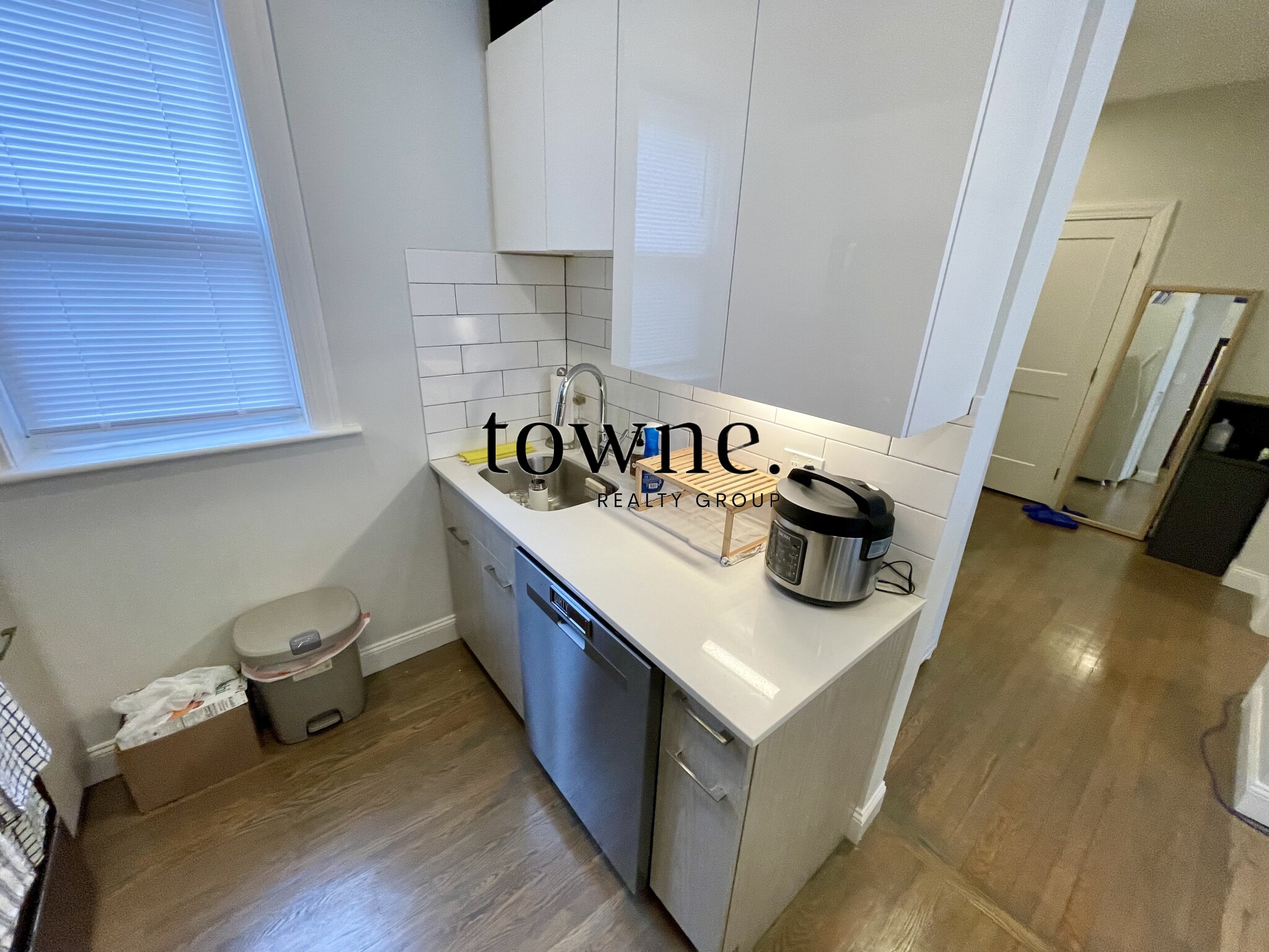 102 Queensberry St, Fenway