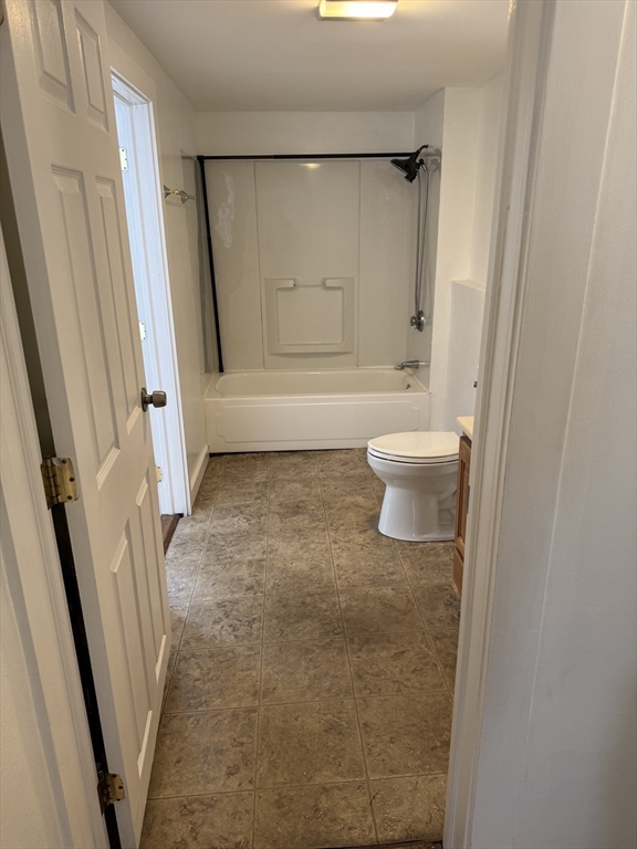 49 Green St, Zip 01830