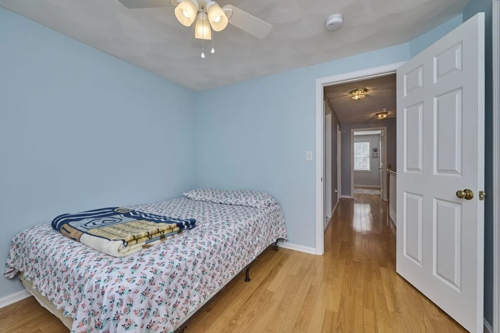 27 Cranberry Ln, Burlington