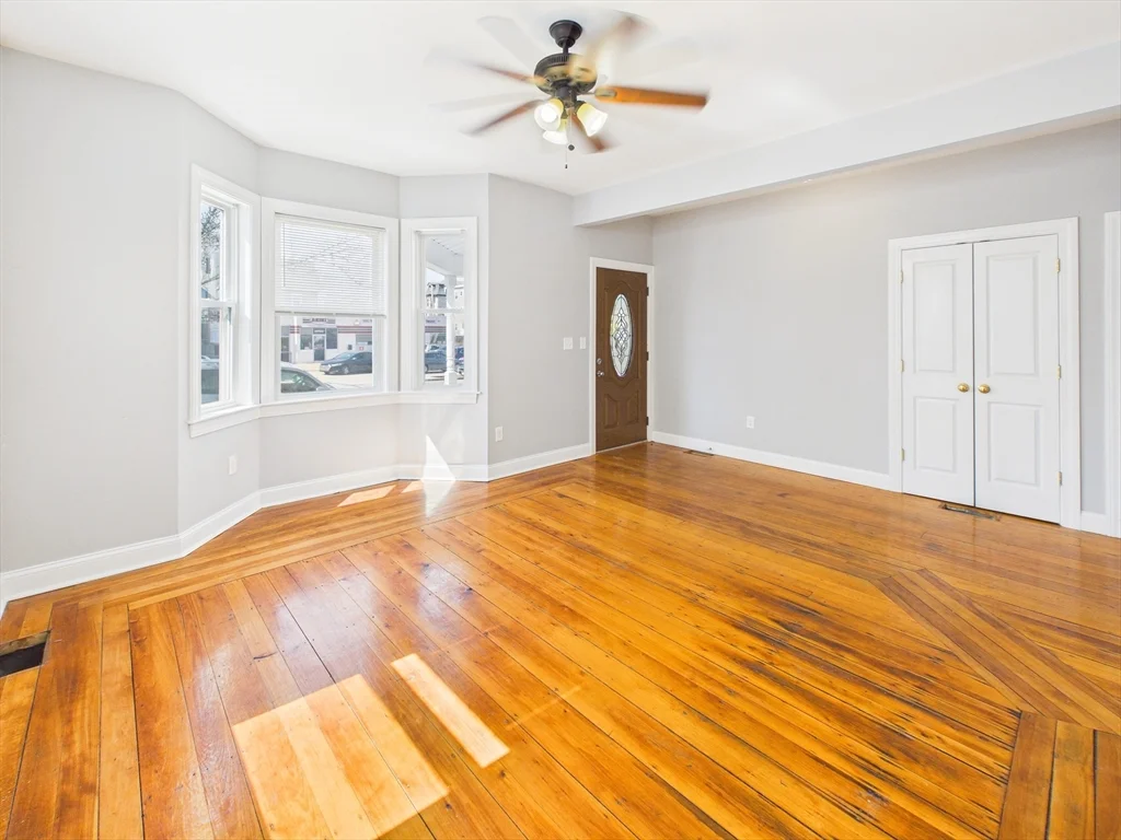 1040 Hyde Park Ave, Hyde Park