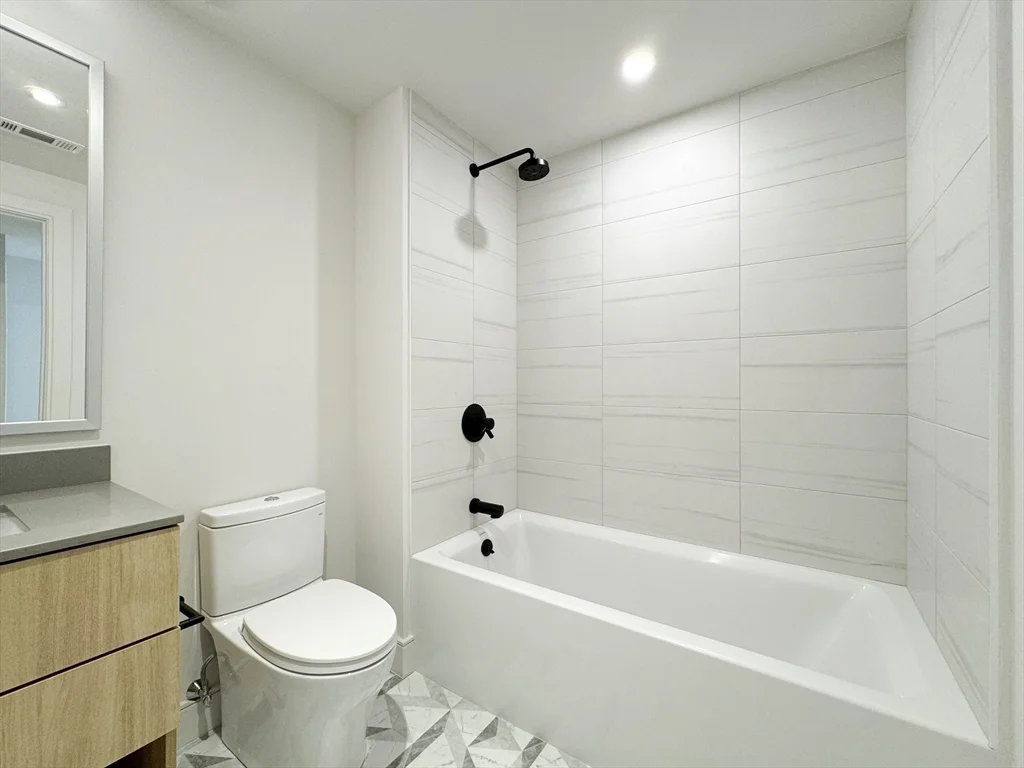1 Nevins Hill Way, Brighton