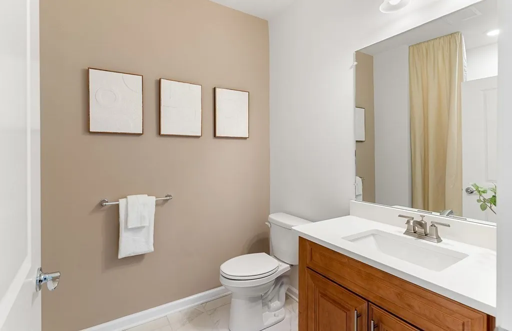 4 Winslow Ln, Grafton