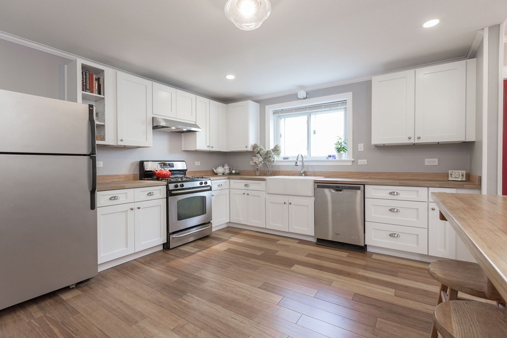 82 Gladstone St, East Boston