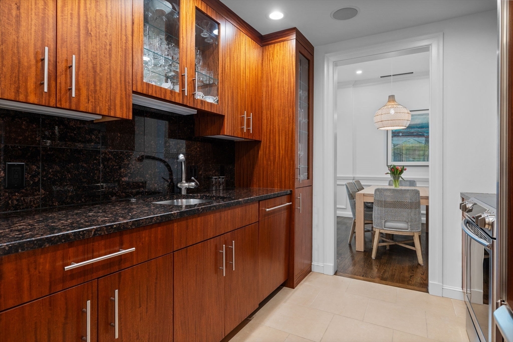 6 Edgerly Pl, Back Bay