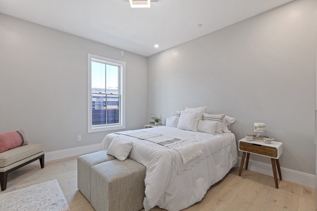 88 Dover St, Davis Square