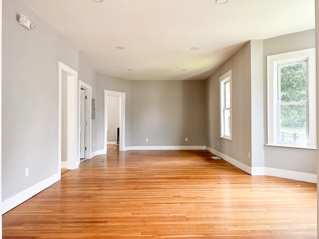 642 Moody St, Waltham