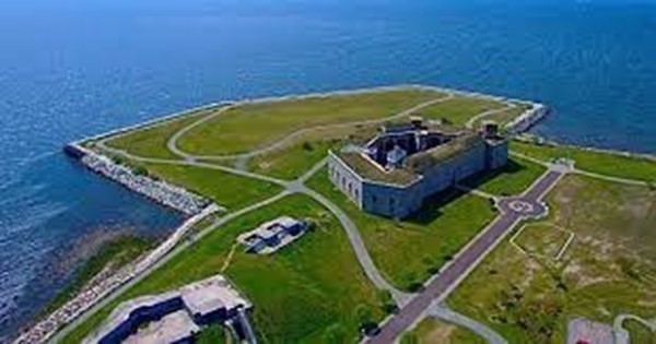 672 W Rodney French Blvd, Far North