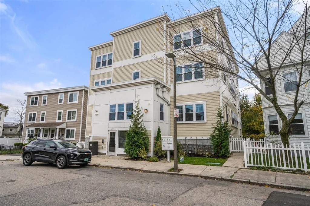 47 Sargent St, Roxbury