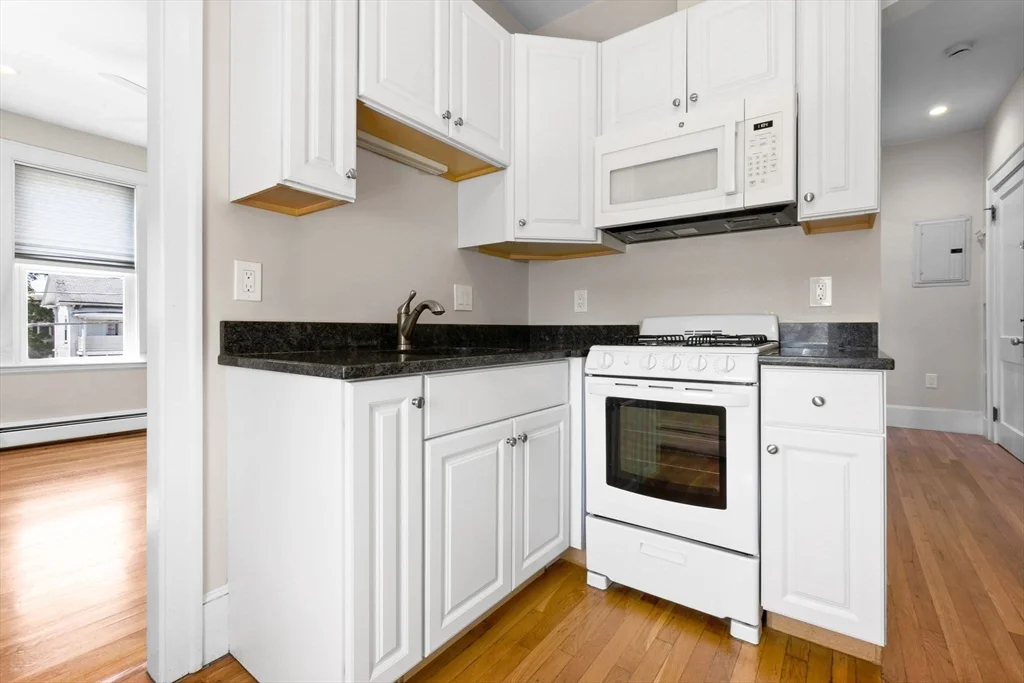 28 Poplar St, Danvers