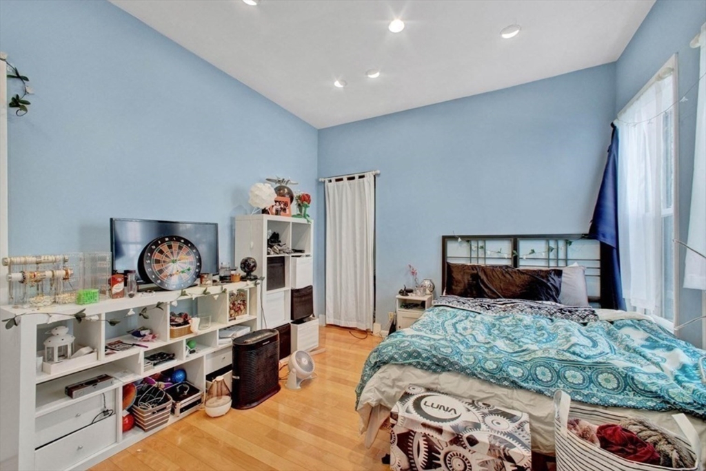 261 Beacon St, Back Bay