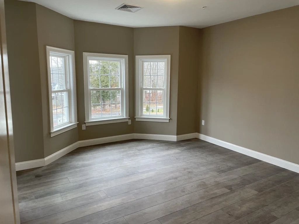 1 Brattle St, North Worcester