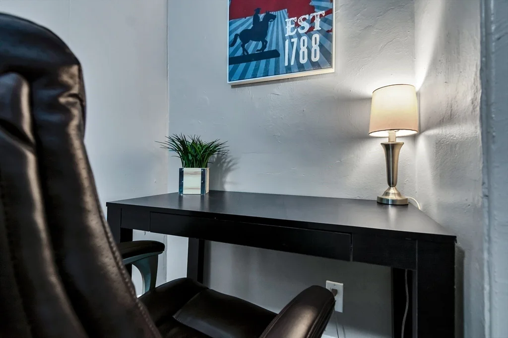 553 Main St, Medford