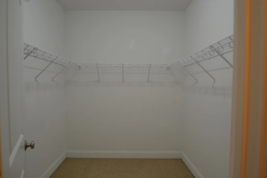 8 Cheyenne Vly, Westford