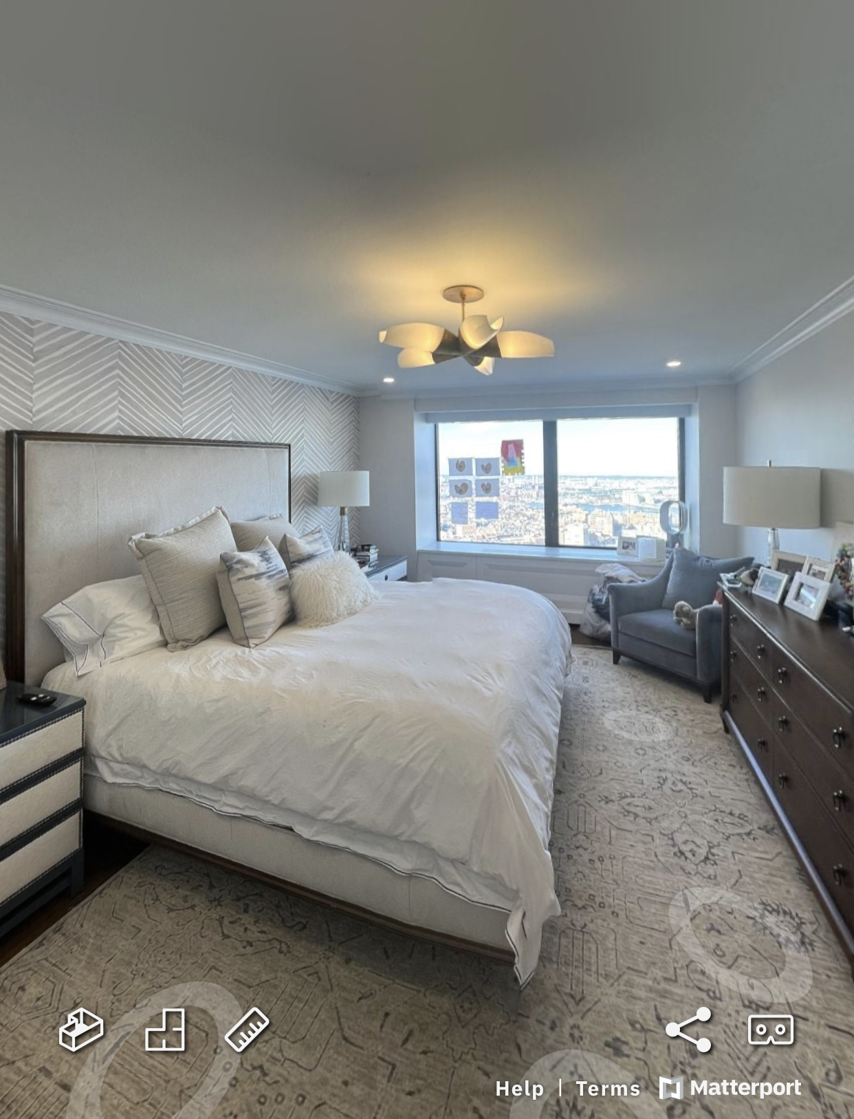 85 East India Row, Downtown