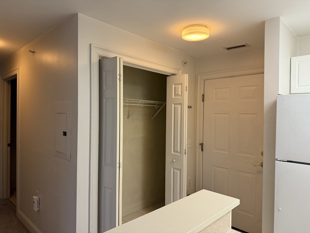 1 Millbrook Ln, Wakefield