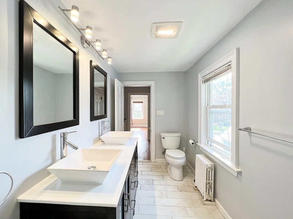 31 Grassmere Rd, Chestnut Hill
