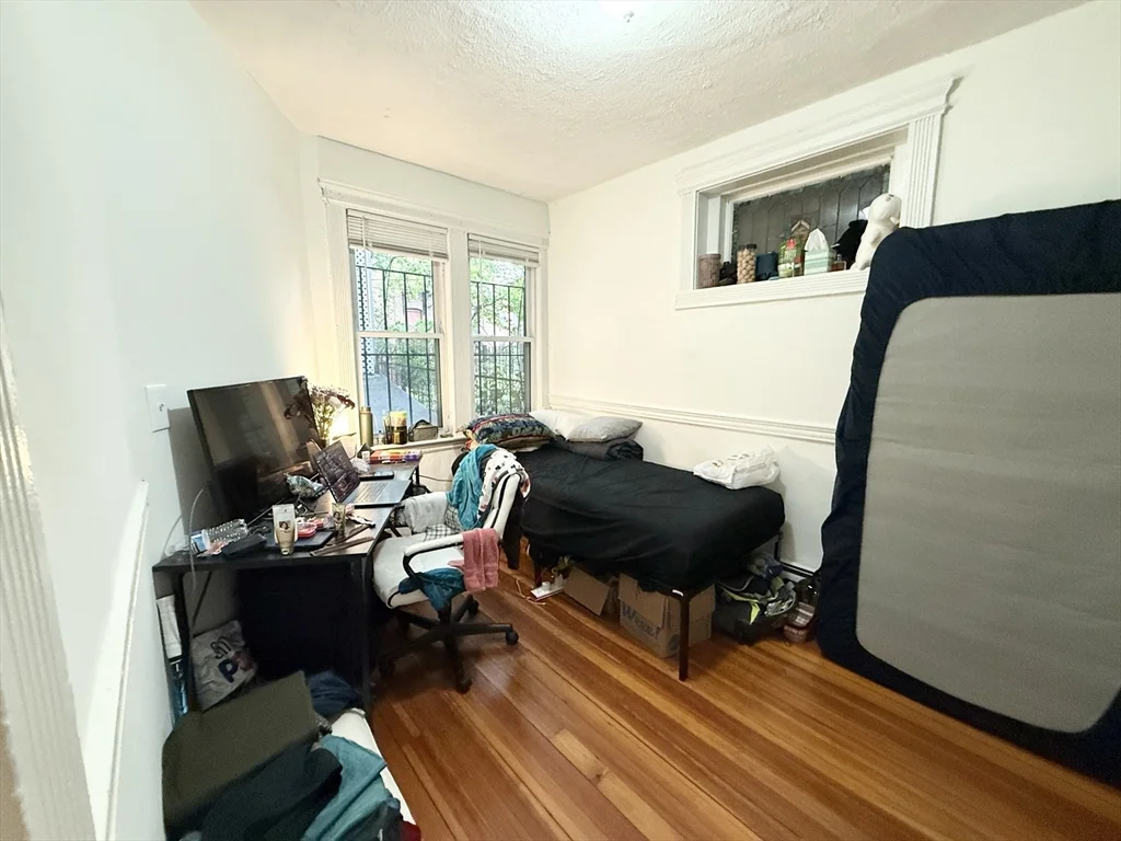 8 Wave Ave, Dorchester