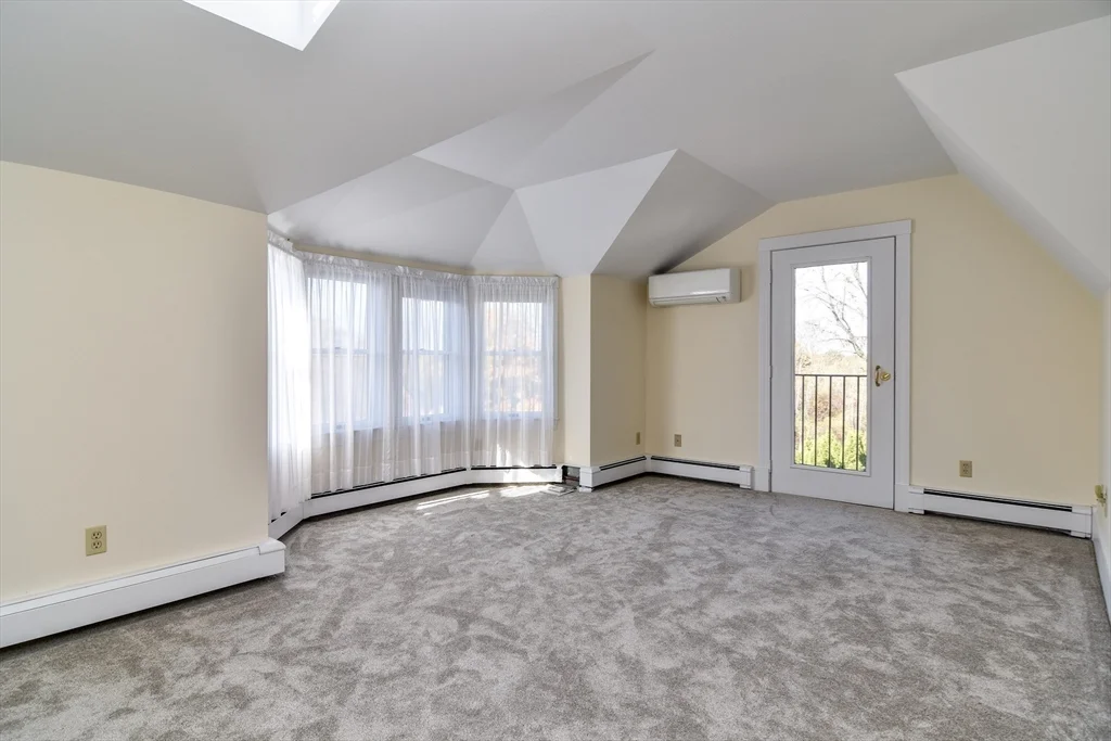 110 Main St, Hopkinton