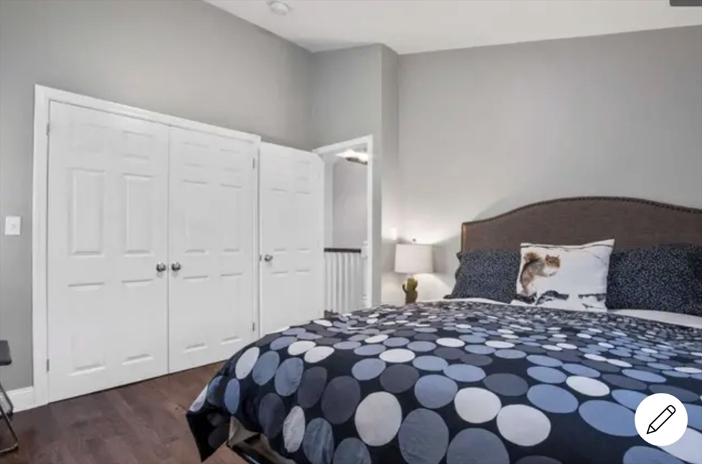 66 Bolton St, South Boston