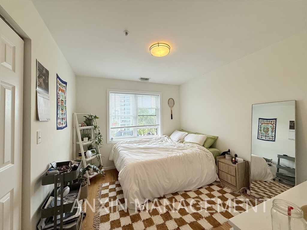 660 Cambridge St, East Cambridge