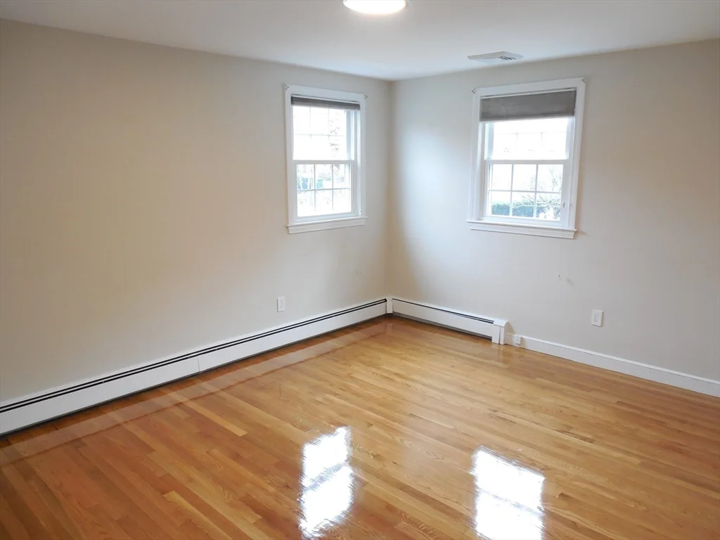 166 Totten Pond Rd, Piety Corner