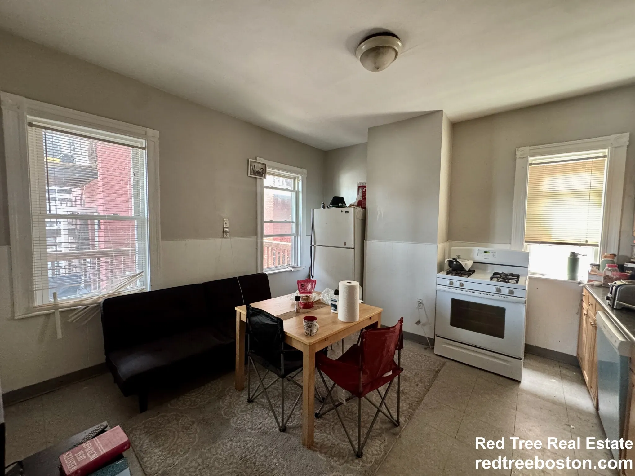 348 Faneuil St, Oak Square