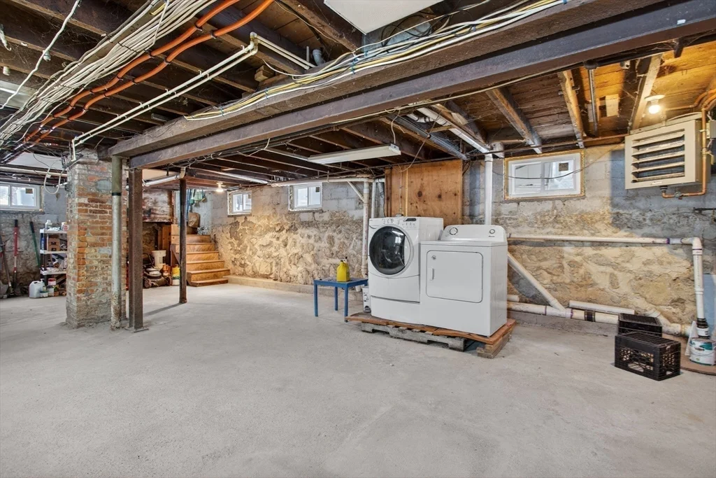 49 Springvale Ave, Lynn