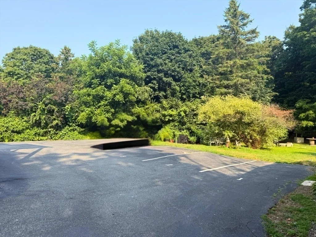 287 Walnut St, Stoughton