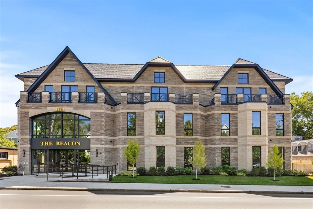 1114 Beacon St, Newton Center