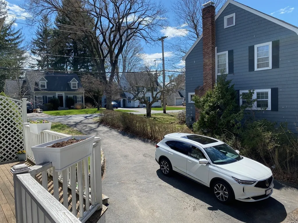 22 Cleveland Rd, Wellesley Hills