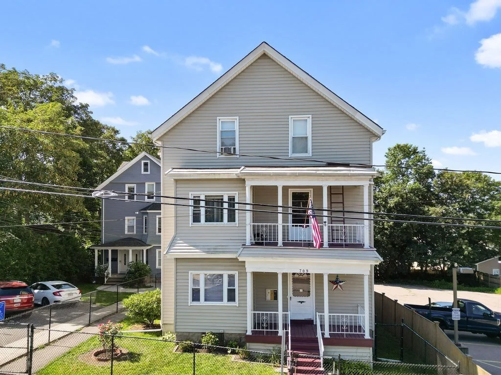 709 Maple St, Fall River