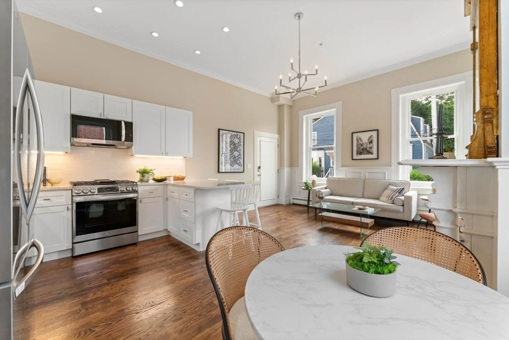 85 Regent St, Roxbury