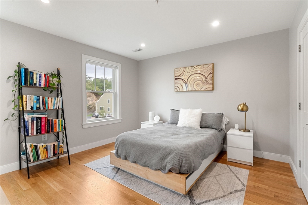 12 Blueberry Hill Ln, Melrose