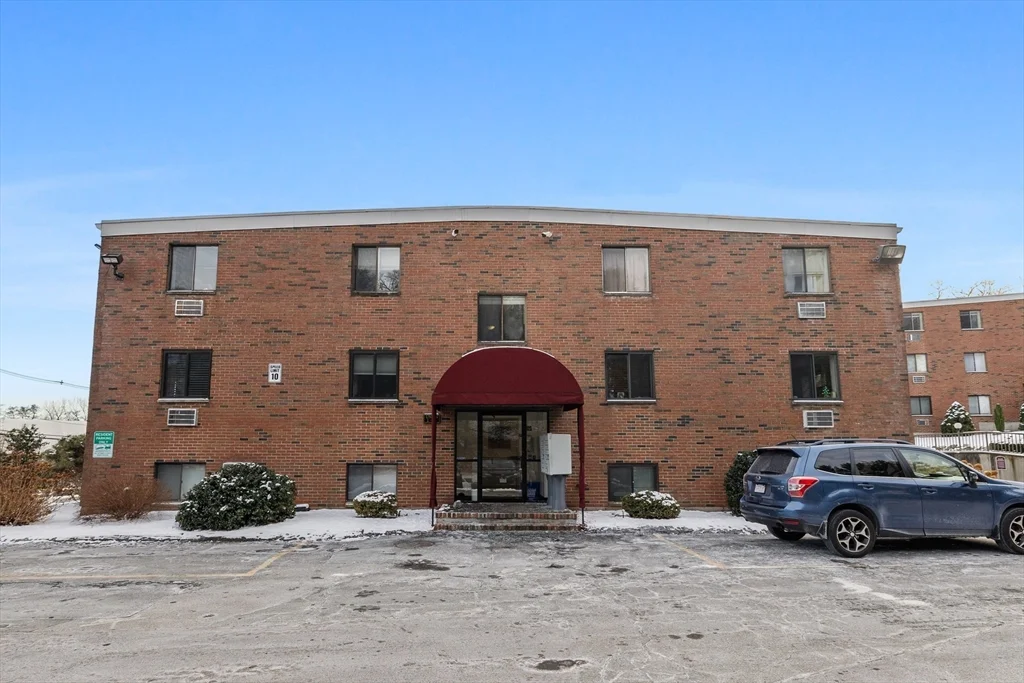 80 N Warren St, Woburn