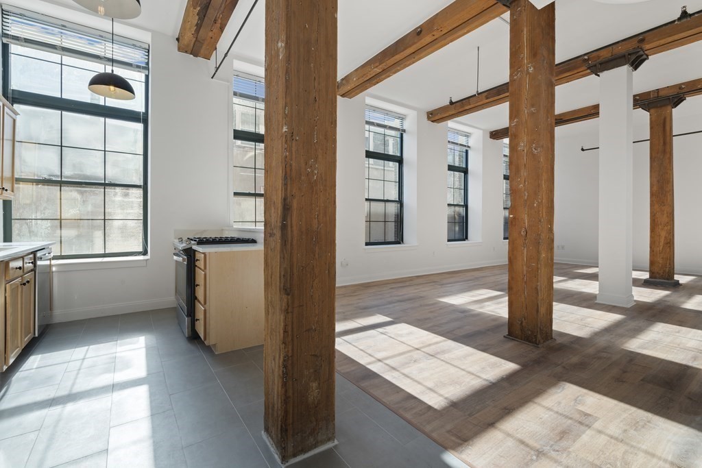 881 E 1st, South Boston