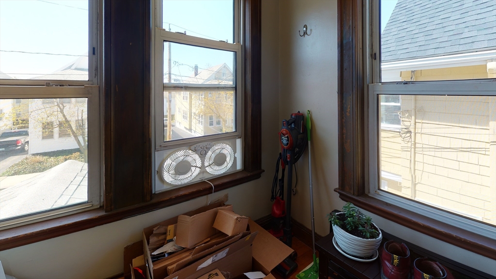 61 Putnam Rd, Somerville