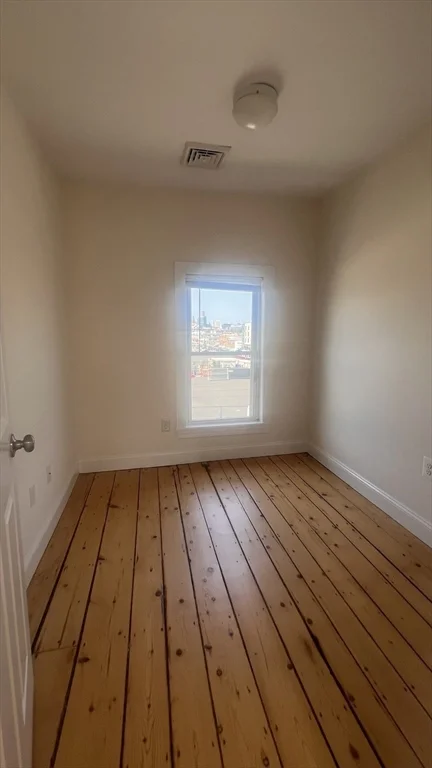 14 Humboldt Pl, South Boston